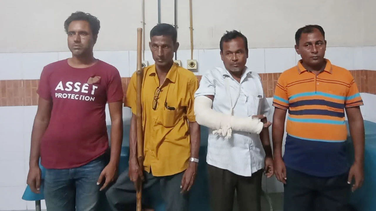 চার ইউপি সদস্যকে পিটিয়ে হাসপাতালে পাঠালেন চেয়ারম্যান