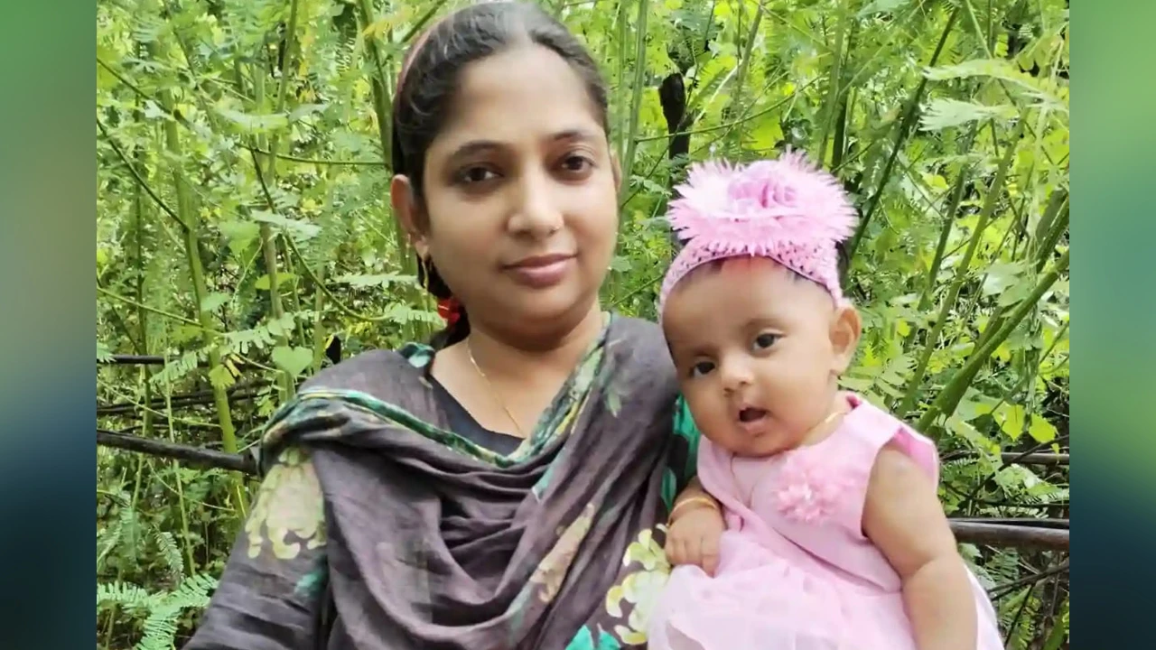 নিজ বাড়িতে ২ সন্তানসহ মাকে কুপিয়ে হত্যা