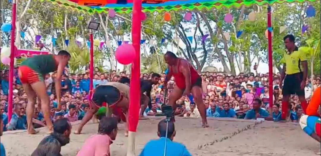 কেশবপুরে হাডুডু খেলায় টাইগার কবিরের খেলা দেখে হাজারও দর্শকদের উল্লাস