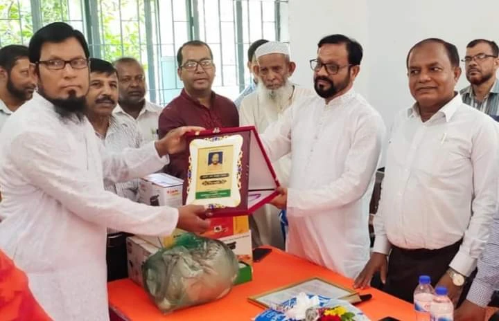 কেশবপুরের কানাইডাঙ্গা মাধ্যমিক বিদ্যালয়ের প্রধান শিক্ষক আব্দুস সামাদের বিদায় সংবর্ধনা