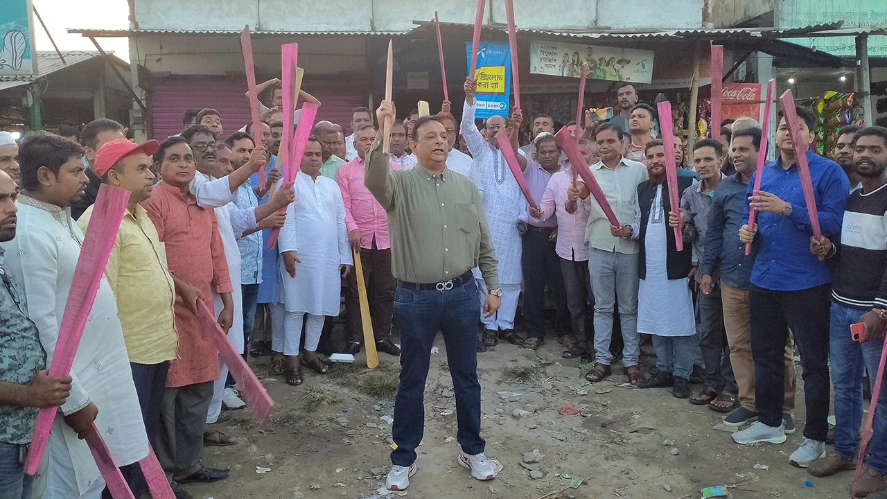 গরিবের পেটে লাথি দিয়ে রাজনীতি হয় না