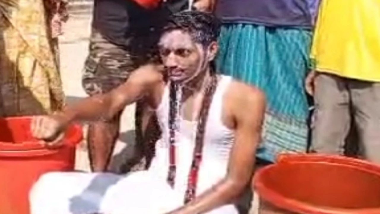 ১ মণ দুধ দিয়ে গোসল করে বিয়ে না করার শপথ যুবকের