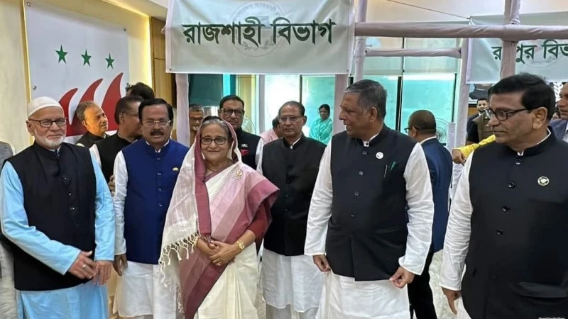 আওয়ামী লীগের মনোনয়ন ফরম বিতরণ শুরু, তালা ঝুলছে বিএনপি অফিসে
