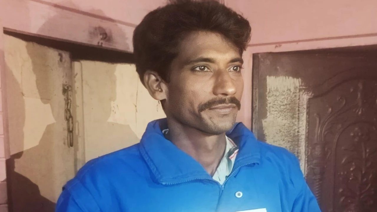 জমি বিক্রি করে মনোনয়ন ফরম কিনেছেন গ্রাম পুলিশ এসকেন আলী