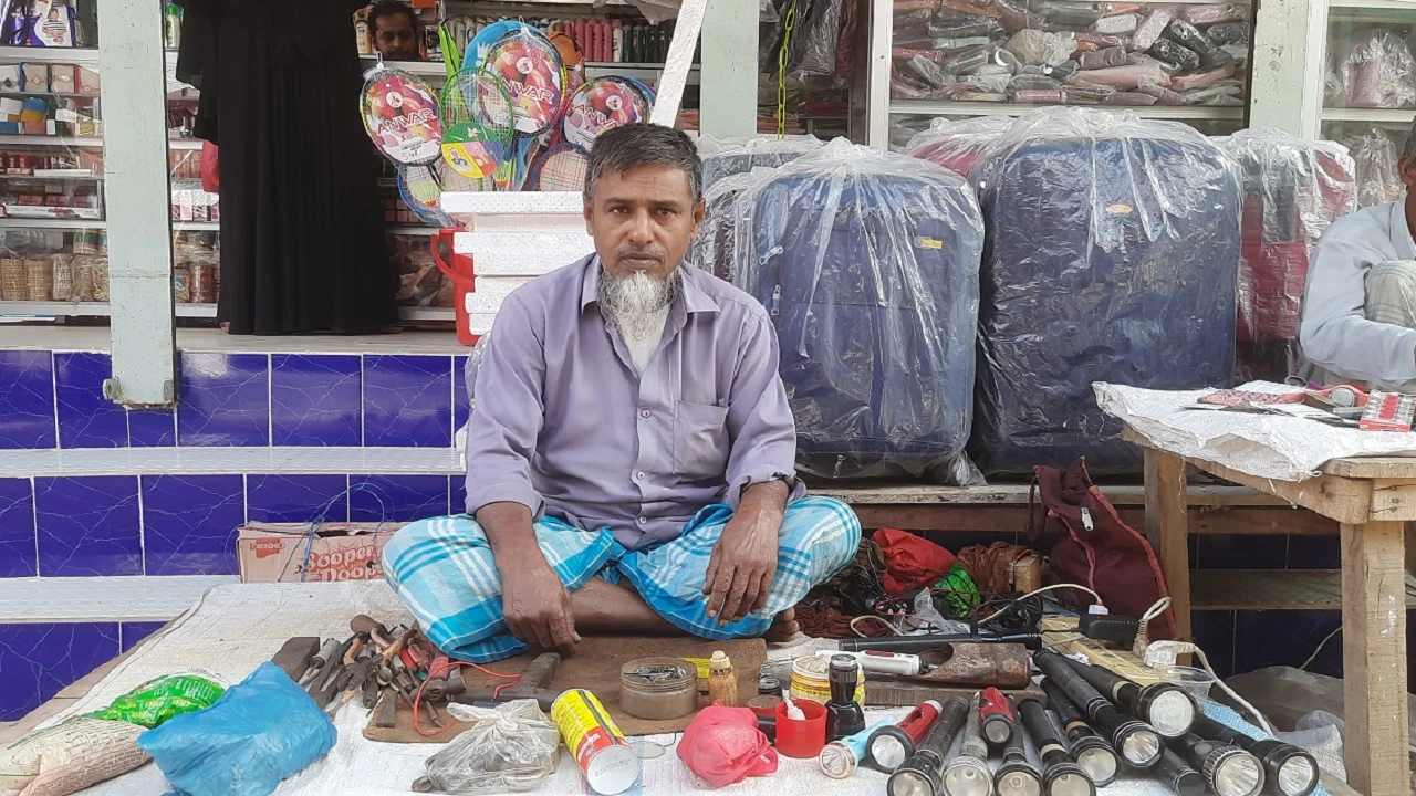 ৫০ বছর ধরে তালা খুললেও খোলেনি নিজের ভাগ্যের তালা