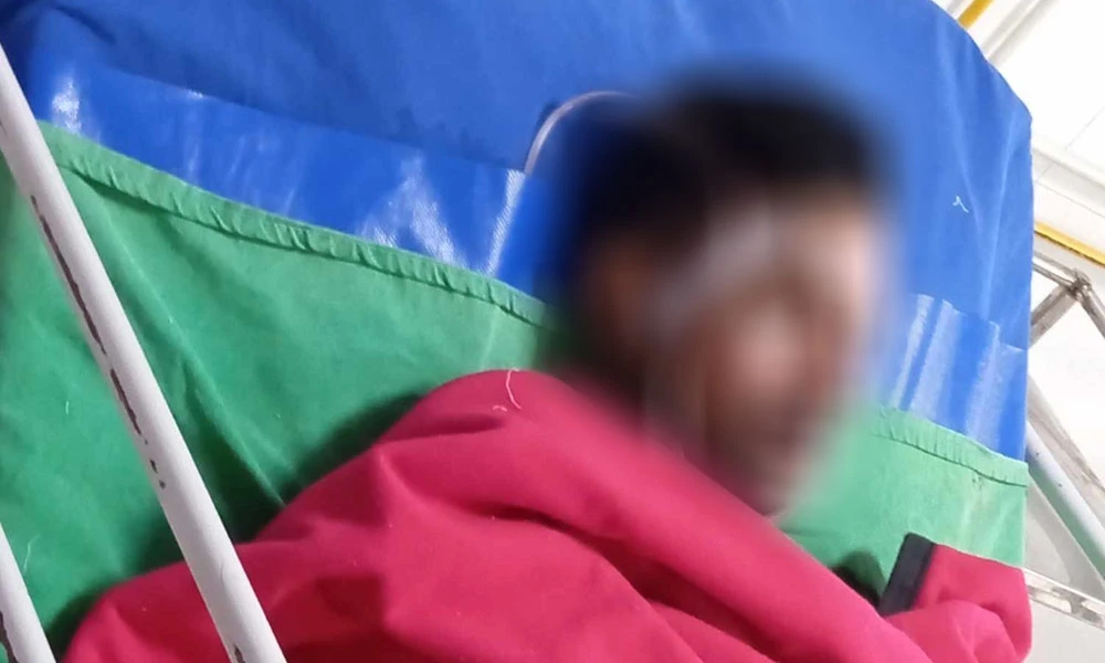 অভাবের তাড়নায় গাড়ি নিয়ে বের হতে গিয়ে পেট্রলবোমায় দগ্ধ সবুজ