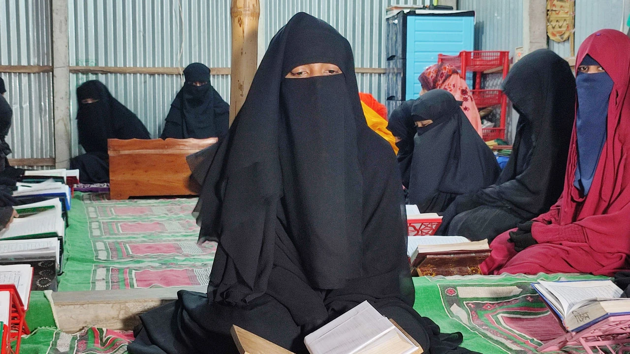 ৮৭ দিনে কোরআনের হাফেজা হলো সুমাইয়া