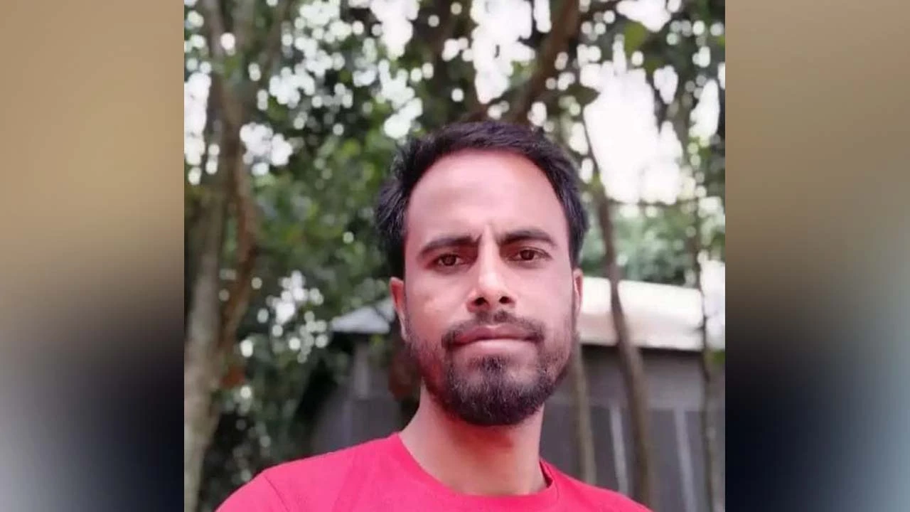 মাইকে ঘোষণা দিয়ে বউকে তালাক দিলেন আ.লীগ নেতা
