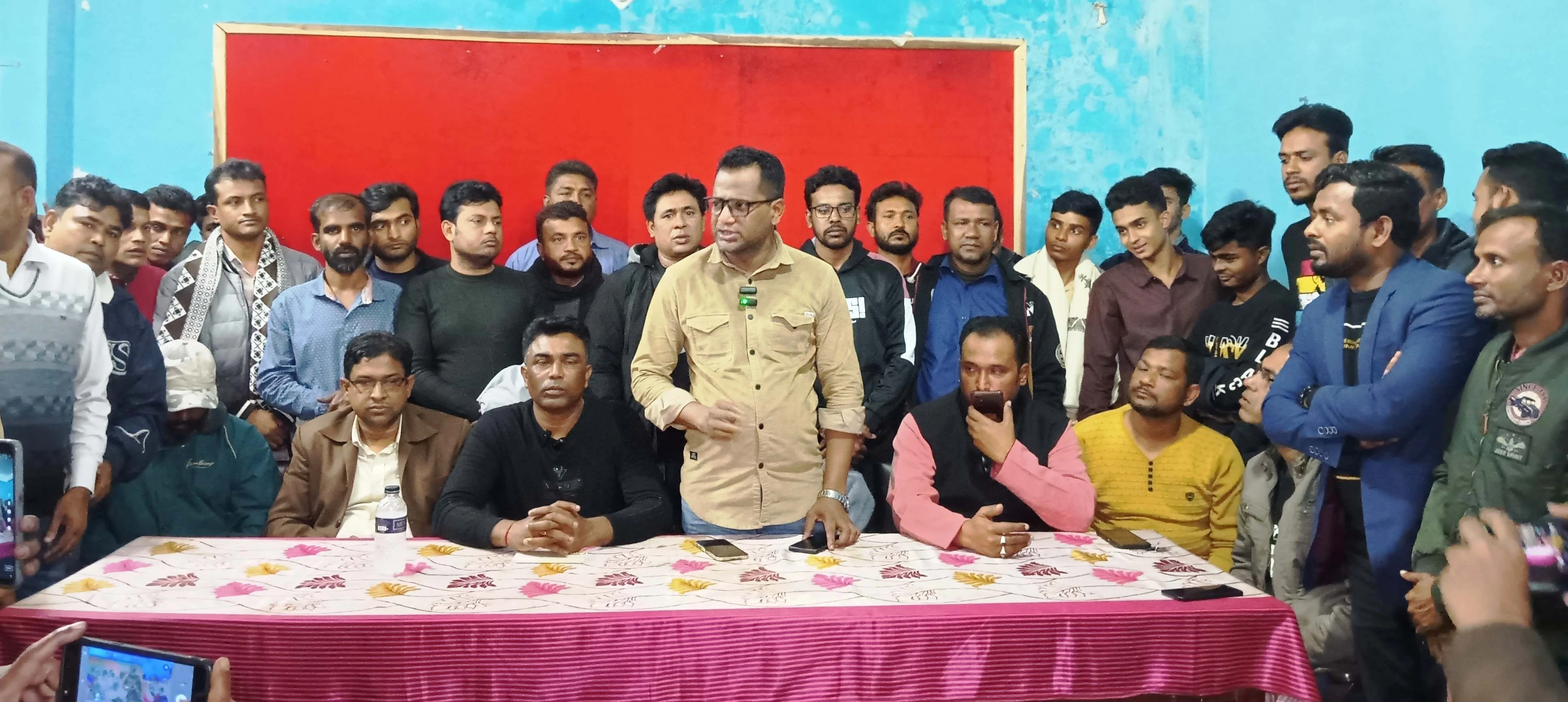 কেশবপুরে সংবাদ সম্মেলন করে স্বতন্ত্র প্রার্থী আমির হোসেনের পক্ষে মাঠে নামলো যুবলীগ
