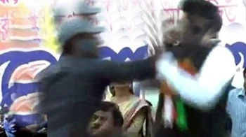 নৌকায় ভোট দিতে অস্বীকৃতি, ভোটারকে চড়
