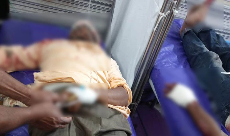 কেশবপুরে মাইক্রোবাসের ধাক্কায় কৃষক নিহত, আহত ৩