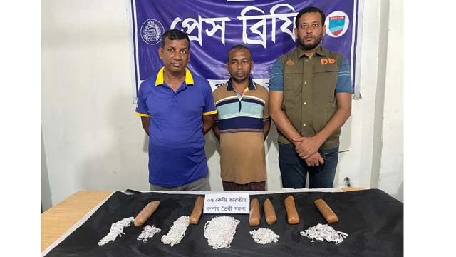 যশোরে ৭ কেজি রূপার গহনা ও মাদকসহ ৫ জন আটক
