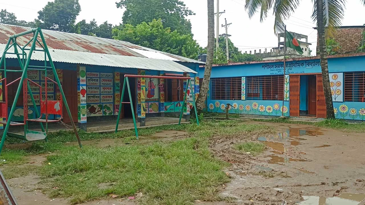 ৮৮ বছরেও উন্নয়নের ছোঁয়া লাগেনি প্রাথমিক বিদ্যালয়ে