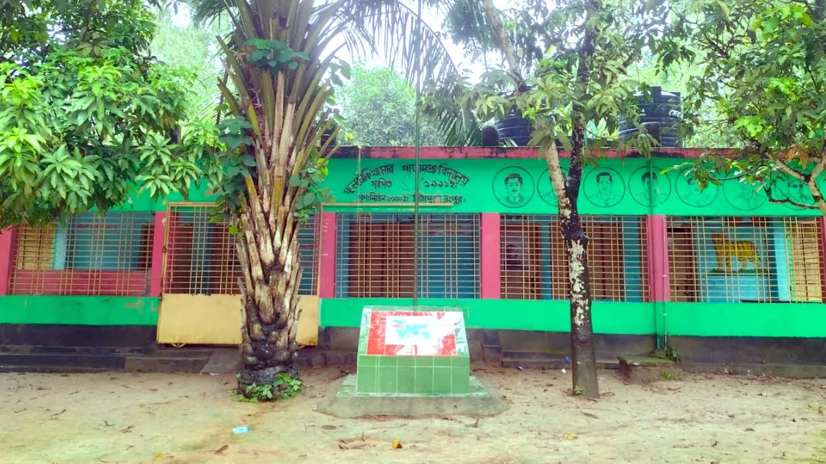 একই বিদ্যালয়ে দুজন প্রধান শিক্ষক