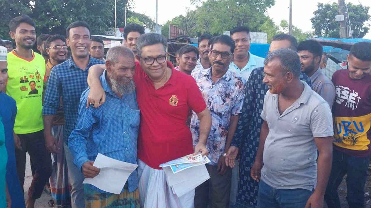 লুঙ্গি-গেঞ্জি পরে নির্বাচনী প্রচারে সাতক্ষীরার এমপি জগলুল