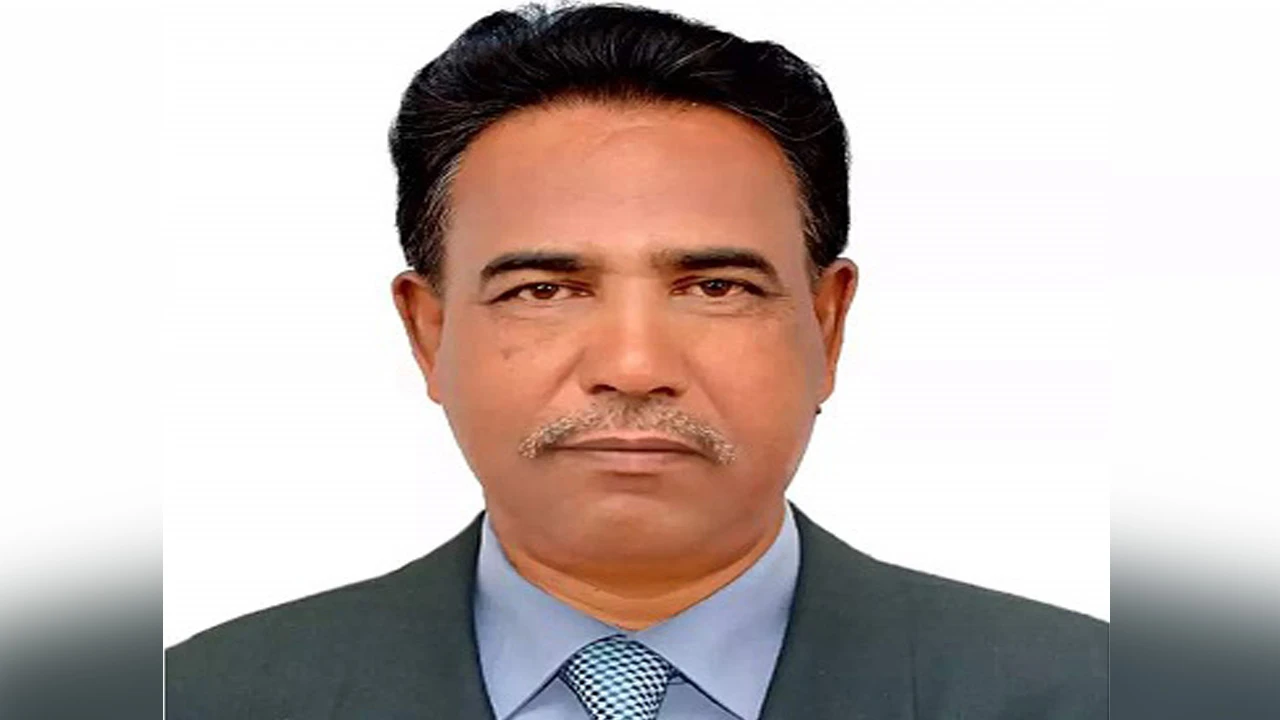 চেয়ারম্যানের নামের পাশে ‘ভোট চোর’