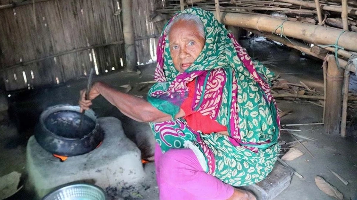প্রতিবন্ধী ভিক্ষুকের বয়স্ক ভাতা যাচ্ছে ইউপি সদস্যের ছেলের নম্বরে