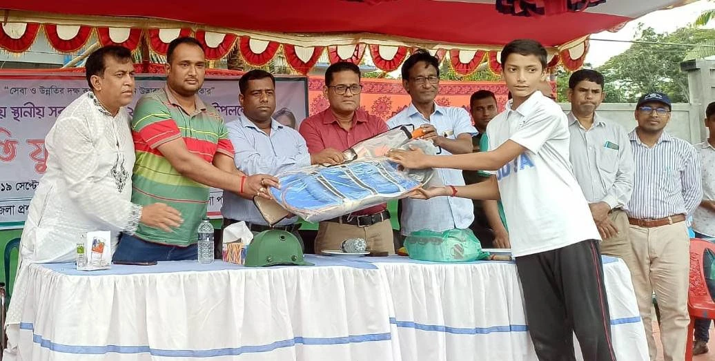 ক্রিকেট দলে সুযোগ পাওয়া কেশবপুরের অর্ঘ্যকে সহায়তা