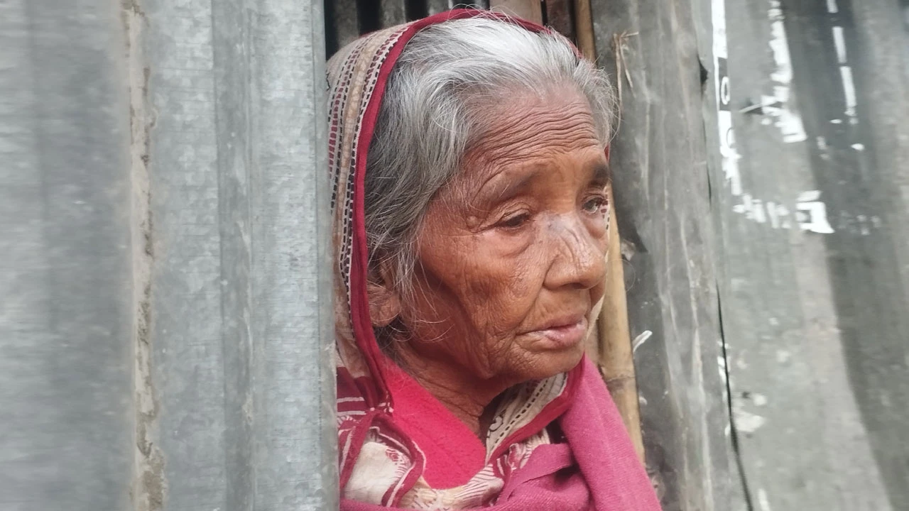 আইতোত ঠান্ডাতে ঘুমে ধরে না, খুব কষ্ট মোর