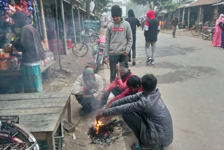 দেশে ঘন কুয়াশা ও শৈত্য প্রবাহ ২১ জেলায়; বৃষ্টির সম্ভাবনায় শীত বৃদ্ধির আশংকা