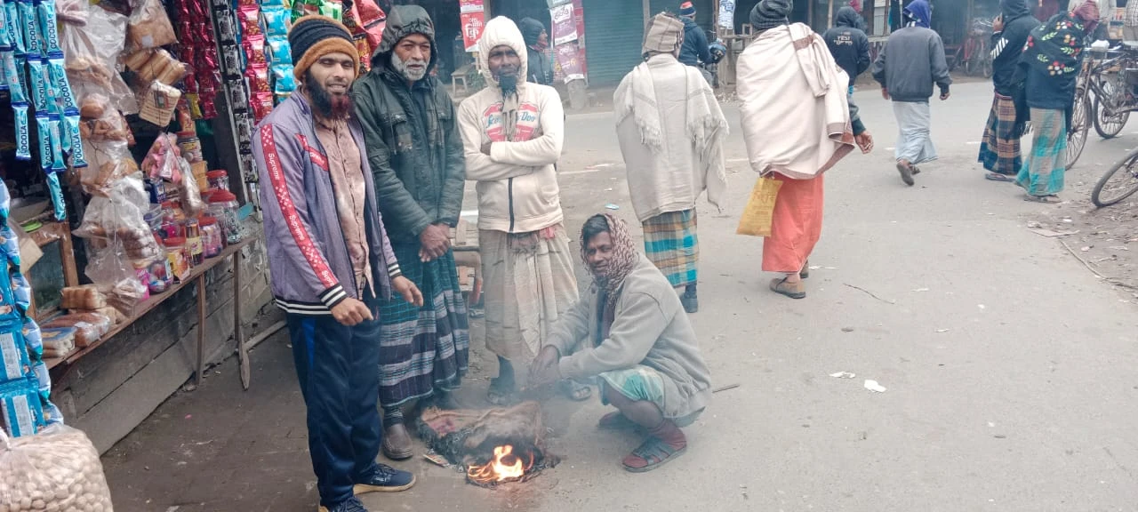 ৯ ডিগ্রি তাপমাত্রায় কাঁপছে যশোর, বন্ধ হয়নি শিক্ষাপ্রতিষ্ঠান