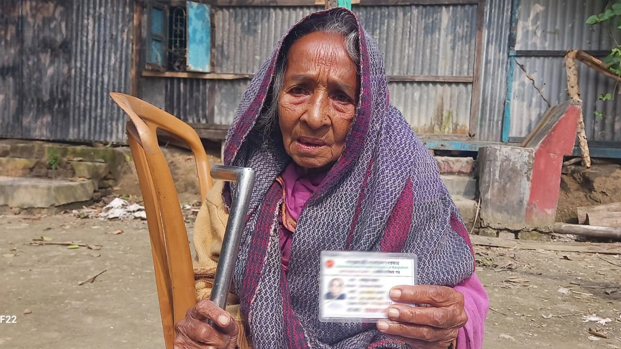 ভাতা বন্ধের কারণ খুঁজতে গিয়ে বৃদ্ধা জানলেন, তিনি মারা গেছেন