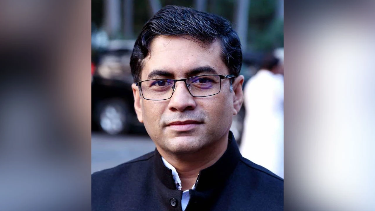 পুনরায় প্রধানমন্ত্রীর বিশেষ সহকারী হলেন বিপ্লব বড়ুয়া