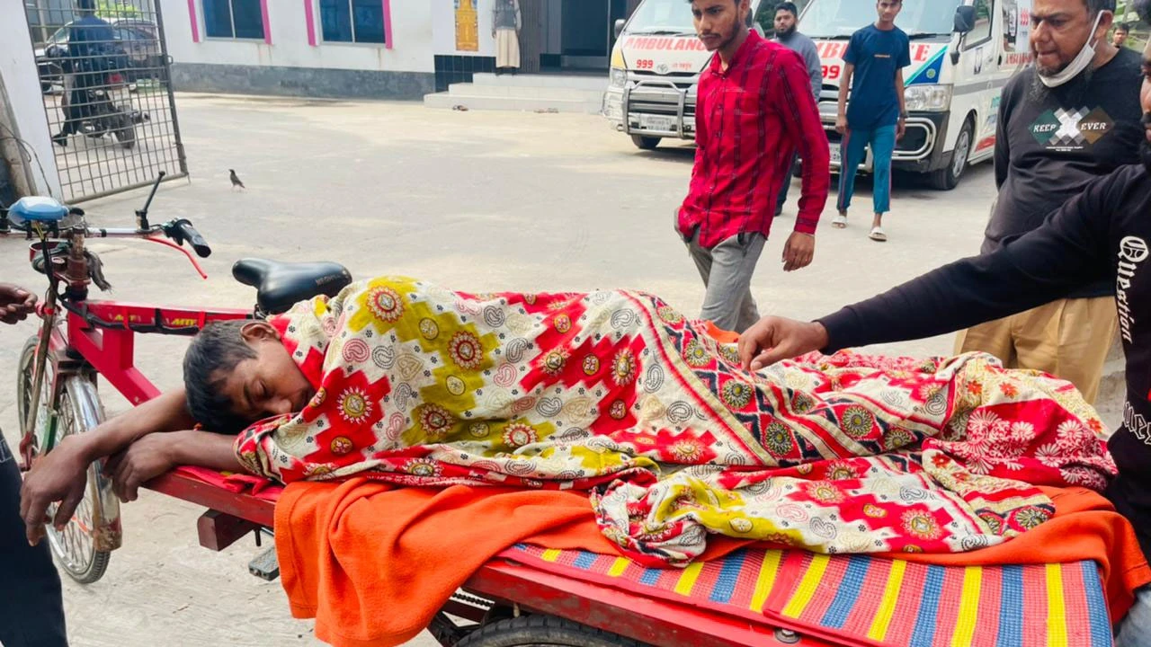 ঈগলের বিজয় মিছিলে নৌকার সমর্থকদের বোমা হামলা, আহত ২২