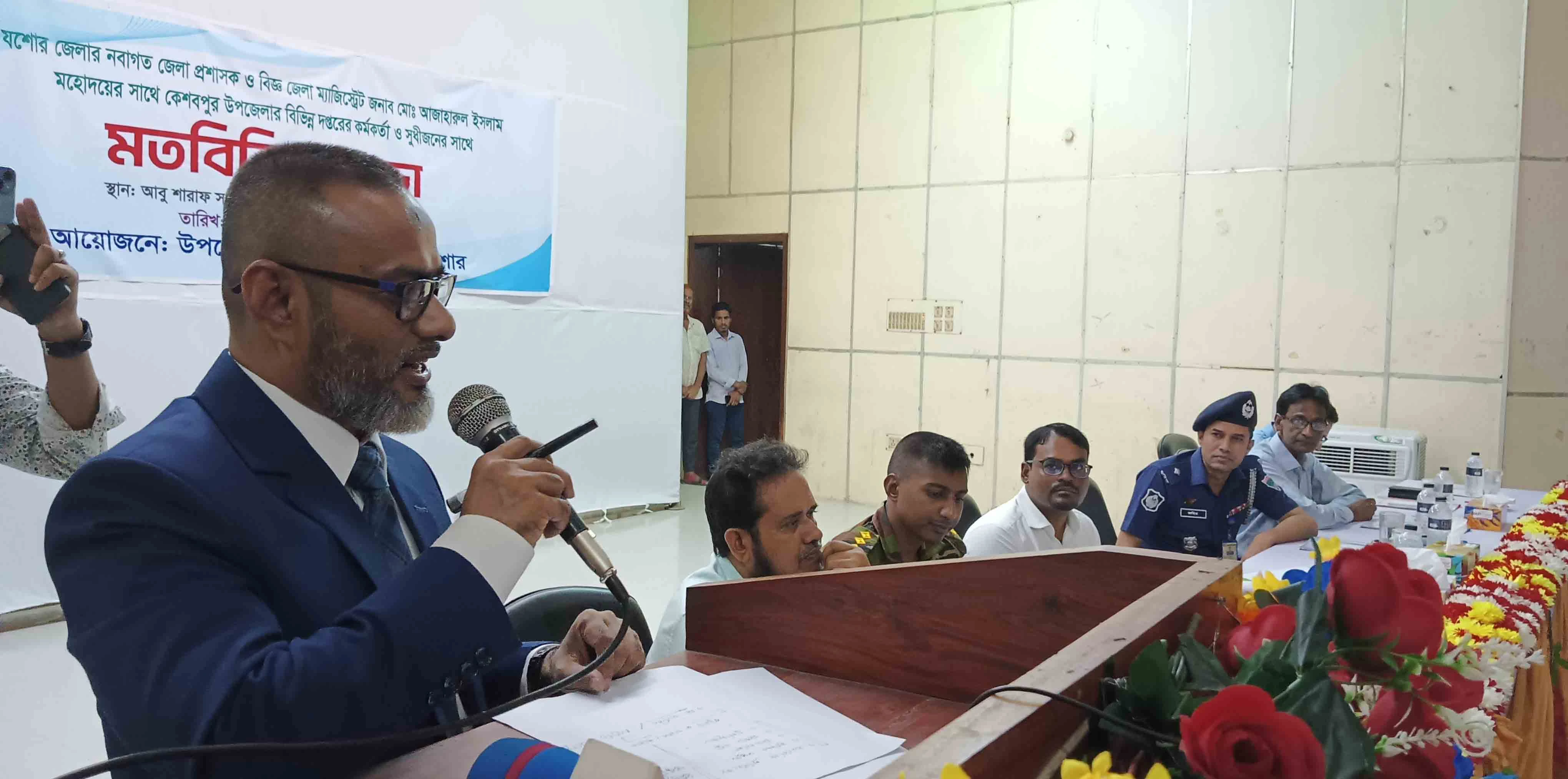 সকলে ঐক্যবদ্ধভাবে নতুন এ বাংলাদেশকে এগিয়ে নিতে হবে: যশোরের নবাগত ডিসি