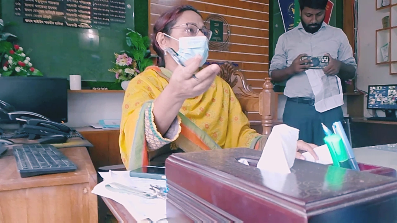 অফিসে পাসপোর্ট কর্মকর্তার পরিবার, ঘুষ দিলেই মেলে সব সুবিধা