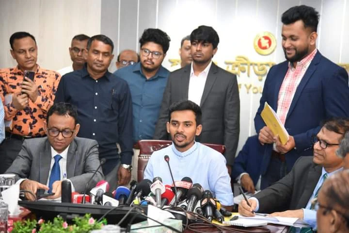 বিসিবি জোড়াতালি দিয়ে চলছে : আসিফ মাহমুদ