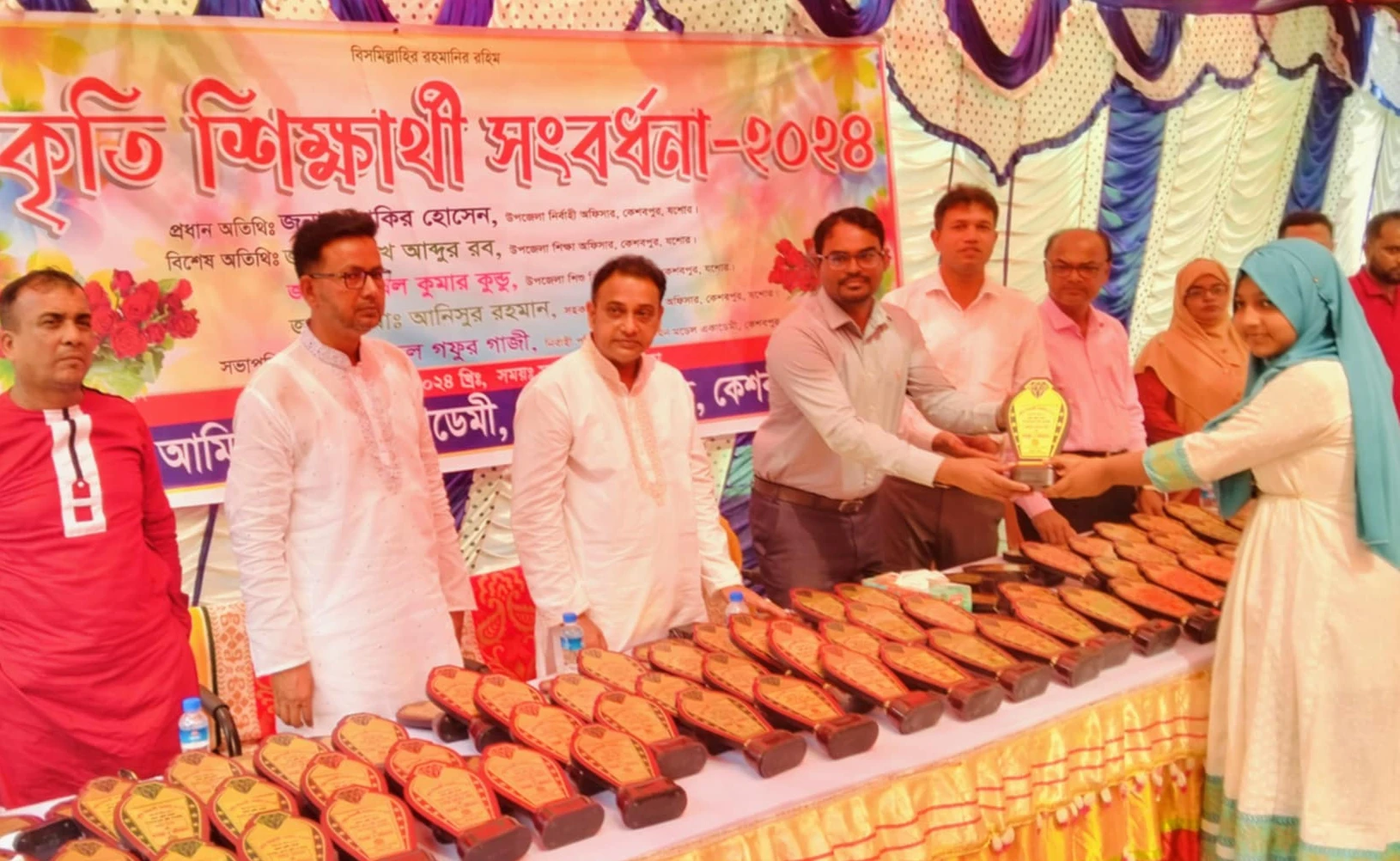 কেশবপুরে আল আমিন মডেল একাডেমির কৃতি শিক্ষার্থীদের সংবর্ধনা