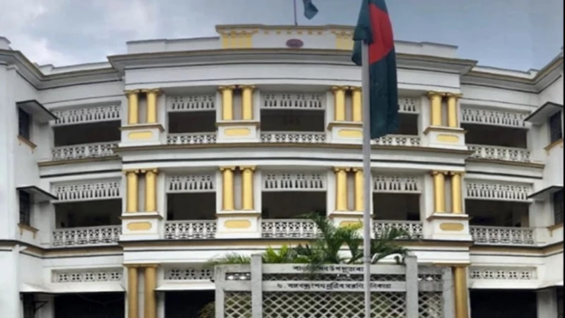 কলকাতায় জাতীয় পতাকা অবমাননা, ঢাকার দৃঢ় নিন্দা