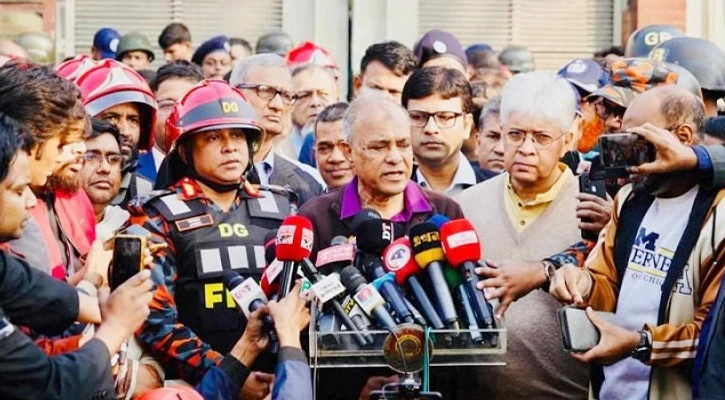 সচিবালয়ে আগুন: তদন্ত কমিটি গঠনের নির্দেশ স্বরাষ্ট্র উপদেষ্টার