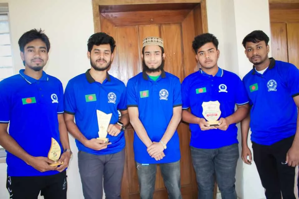 সামাজিক ও মানবিক কাজে অবদান রাখায় সম্মাননা পেল মুক্তিযোদ্ধা কলেজ ব্লাড ডোনেশন সোসাইটি