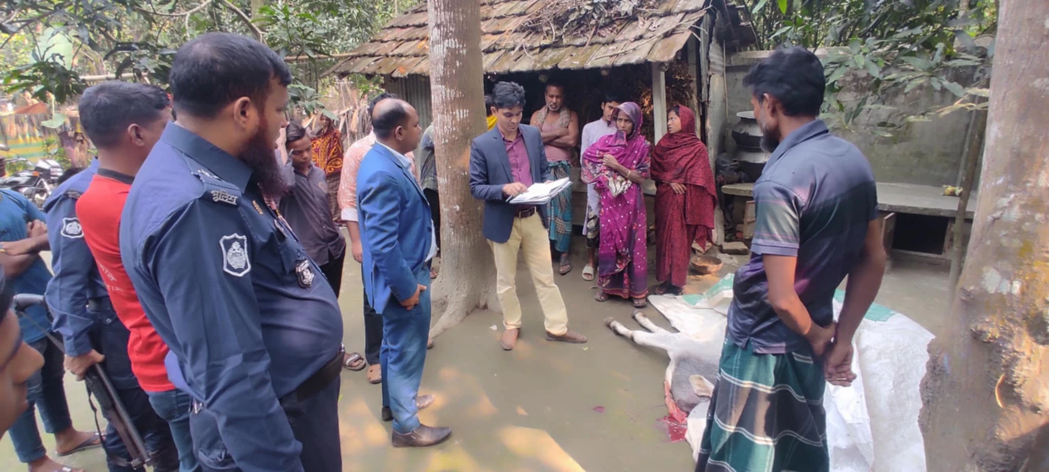 অসুস্থ গরু জবাই করে মাংস বিক্রির চেষ্টা: ভ্রাম্যমাণ আদালতে জরিমানা