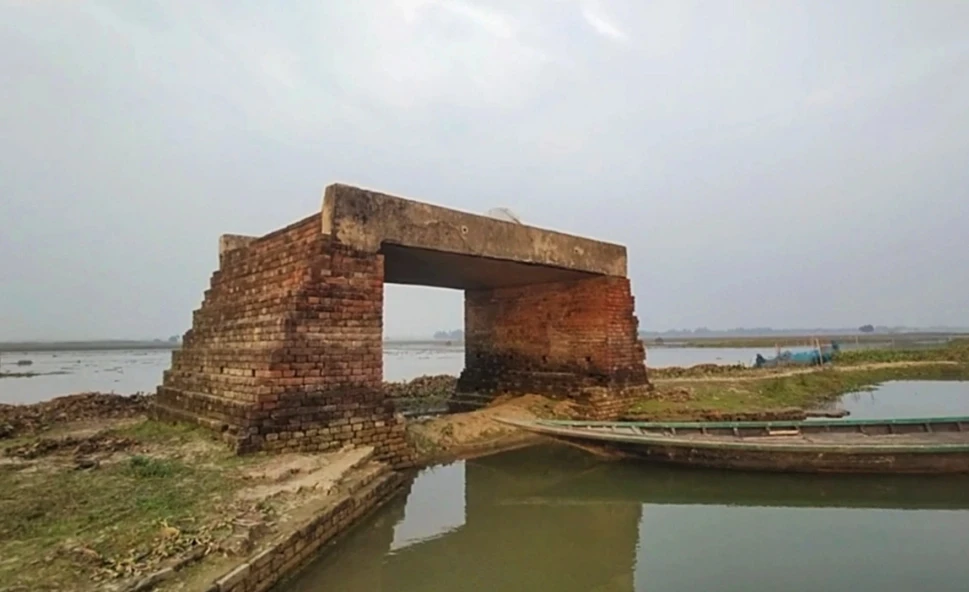কেউ কথা রাখেনি