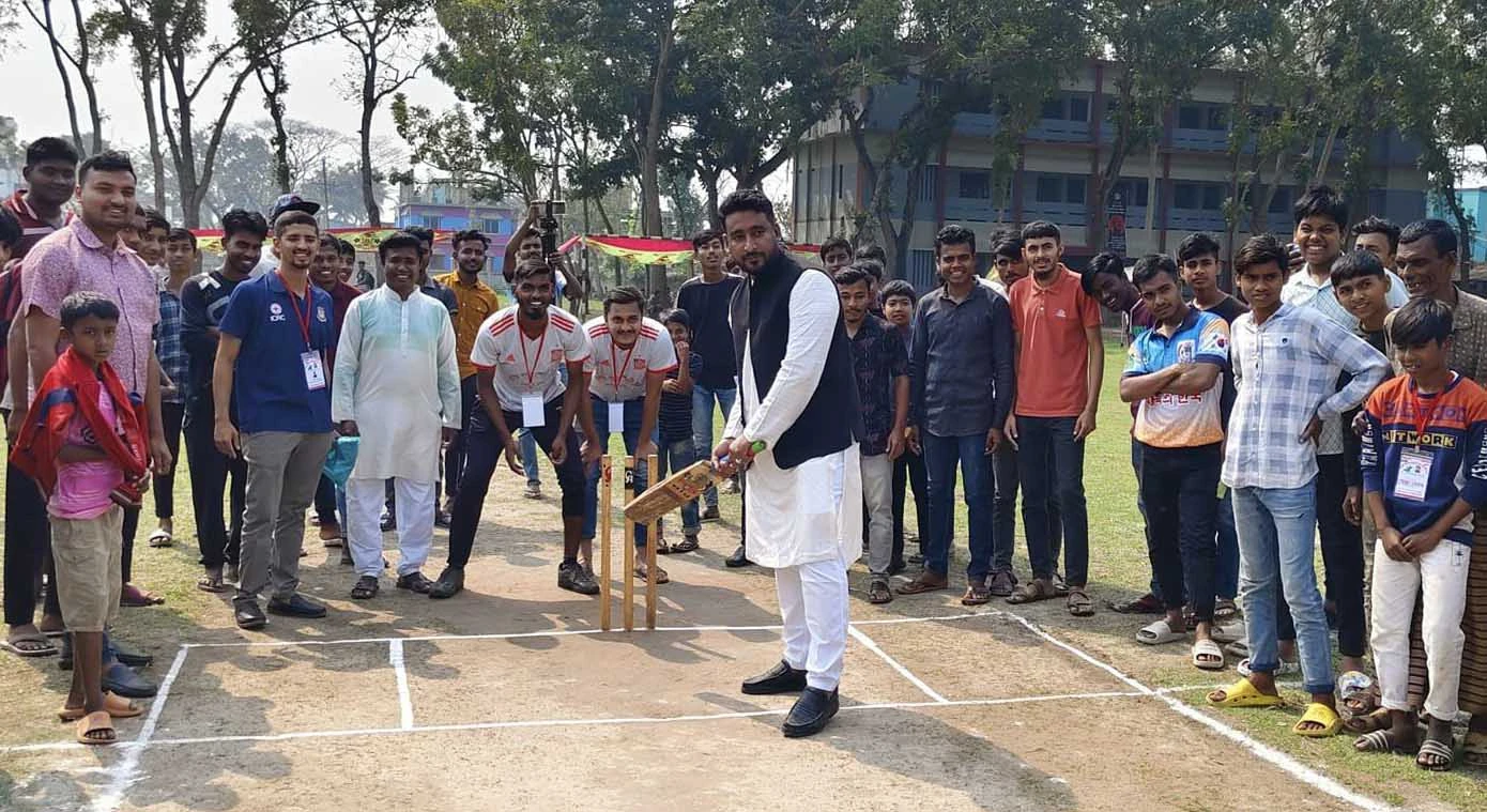 মহাকবি মাইকেল মধুসূদন ক্রিকেট টুর্নামেন্ট উদ্বোধন করলেন এমপি আজিজ