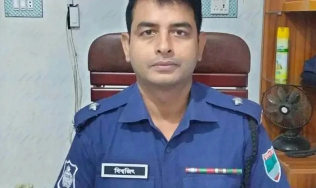সাতক্ষীরায় ওসির তত্ত্বাবধানে ঘের লুট