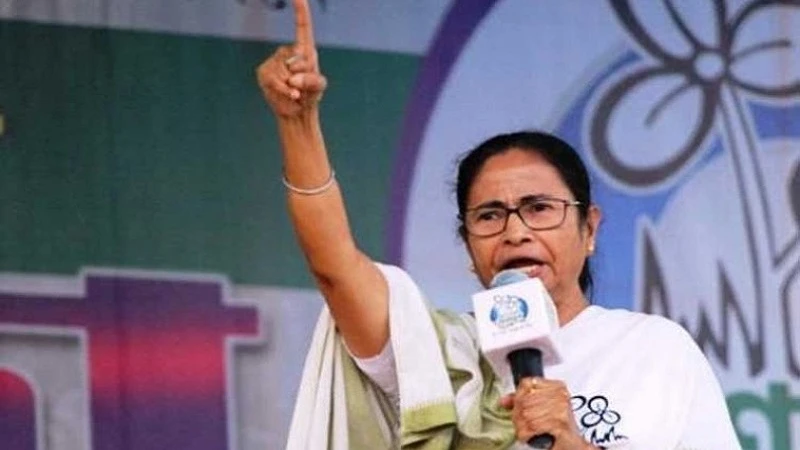 'আমার জীবন গেলেও বাংলার মানুষের অধিকার কাড়তে দেবো না'