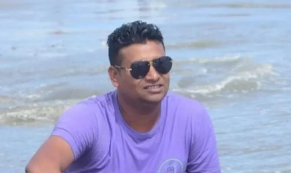 ঈদগাহের মাটি বিক্রি করলেন যুবলীগ নেতা