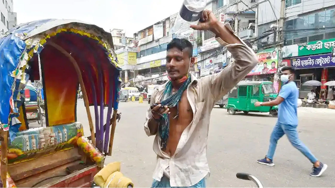 দিনে গরম রাতে শীত, ‘বিরূপ আবহাওয়া’ বলছেন বিশেষজ্ঞরা