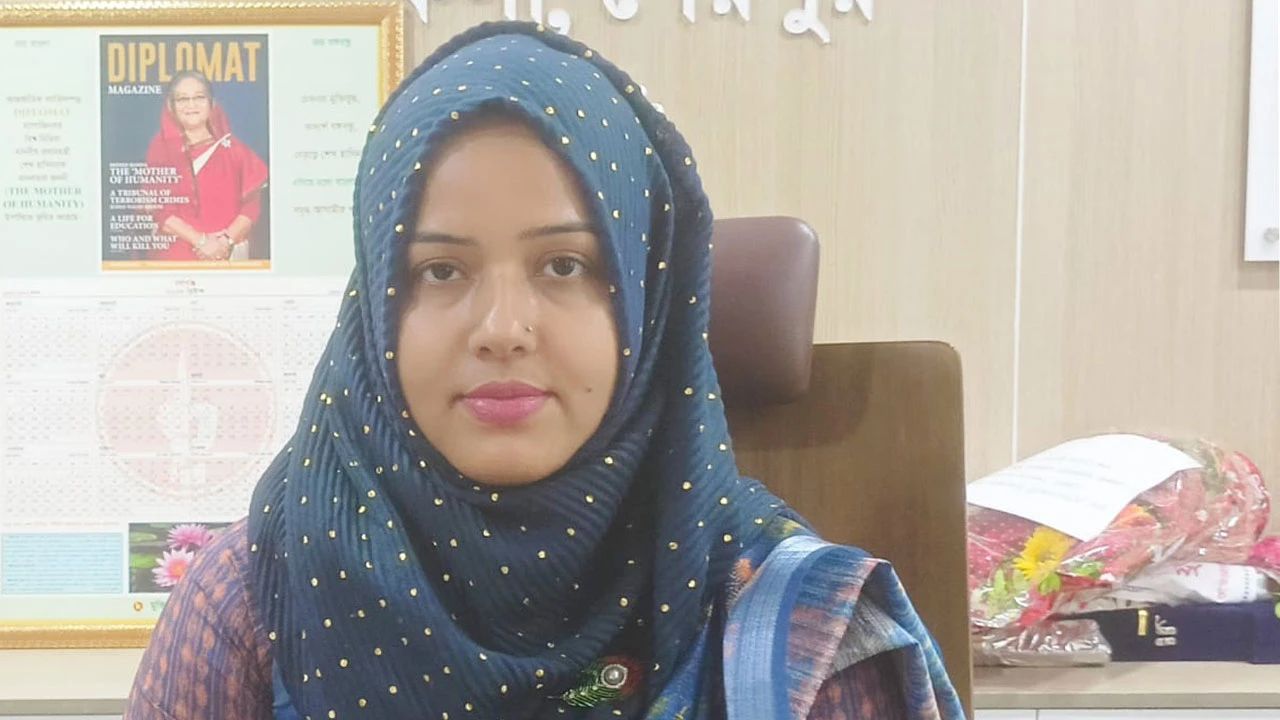 তথ্য চাওয়ায় সাংবাদিককে গ্রেপ্তারের পর ছেলেকেও শাসালেন ইউএনও
