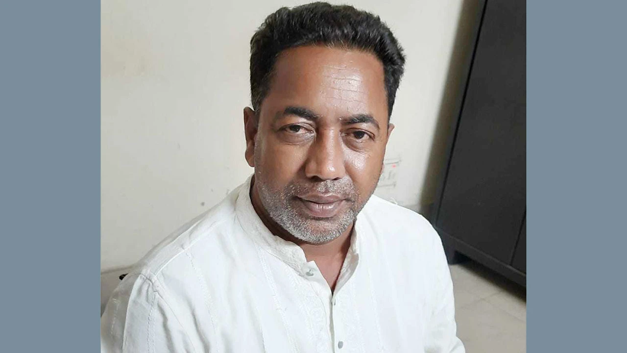 ৫০ বস্তা ভারতীয় চিনিসহ আওয়ামী লীগ নেতা গ্রেপ্তার