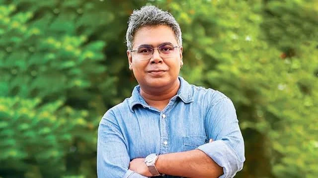 লোকে বলে আমাকে নাকি ঠিক ‘মুসলমান’ মনে হয় না : মীর