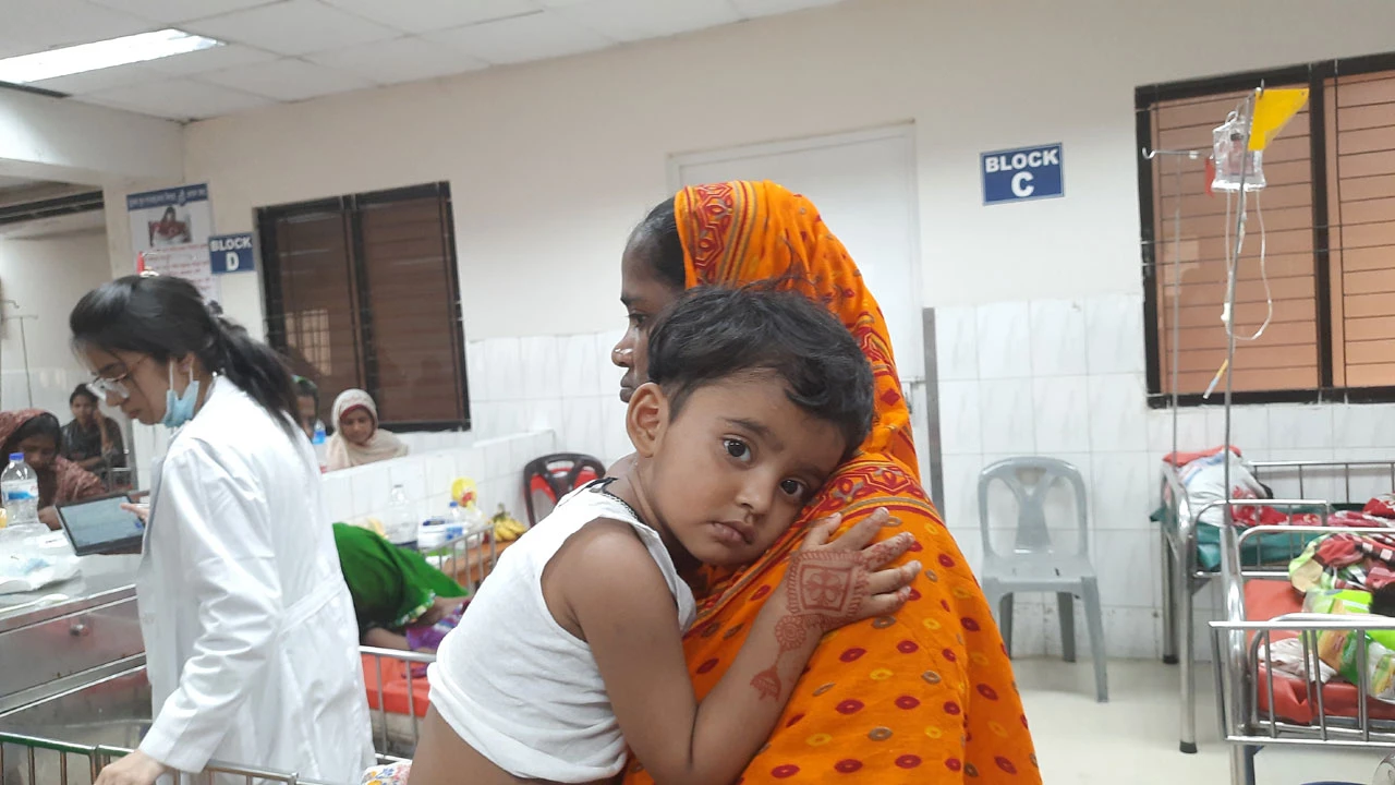 গরমে বাড়ছে ডায়রিয়া, কাবু হচ্ছে শিশুরা