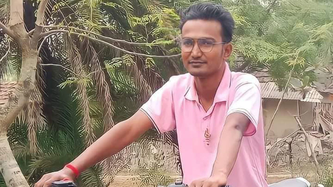 সাতক্ষীরায় প্রেমিকার ওপর অভিমান করে যুবকের আত্মহত্যা