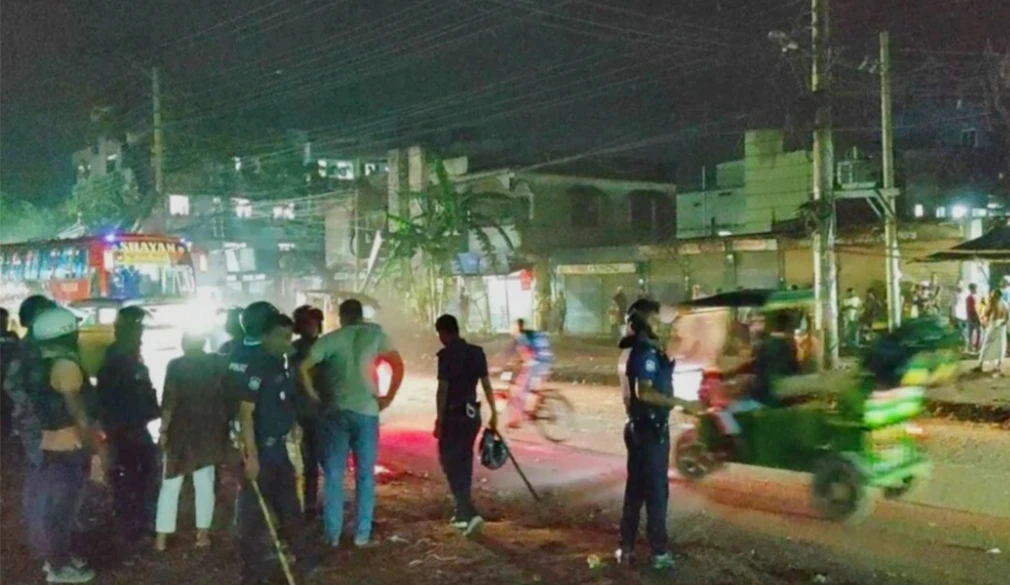 ফেসবুকে হা হা রিঅ্যাক্ট, দোকানপাট ভাঙচুরে আহত ৫