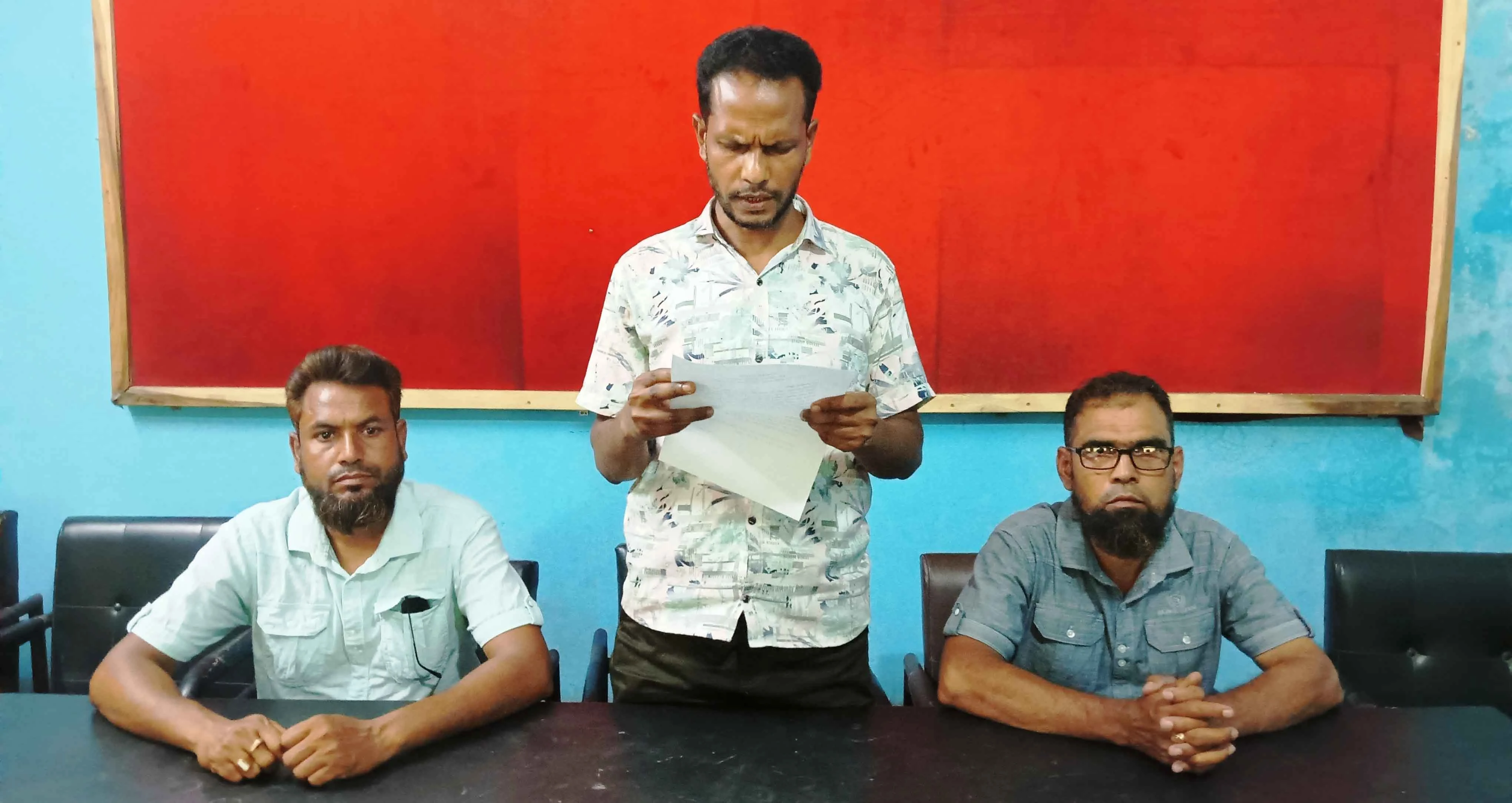 কেশবপুরে পুকুরে বিষ প্রয়োগে দুই লাখ টাকার মাছ নিধনের অভিযোগ