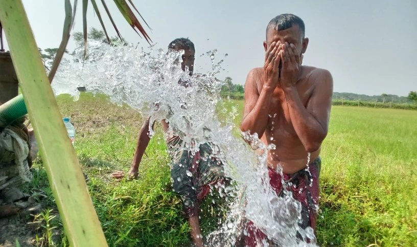 তীব্র গরমে পাঁচ জেলায় সাতজনের মৃত্যু